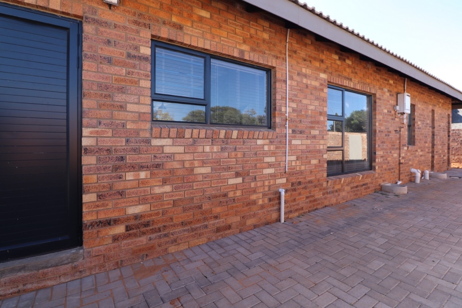 To Let 3 Bedroom Property for Rent in Flamwood North West